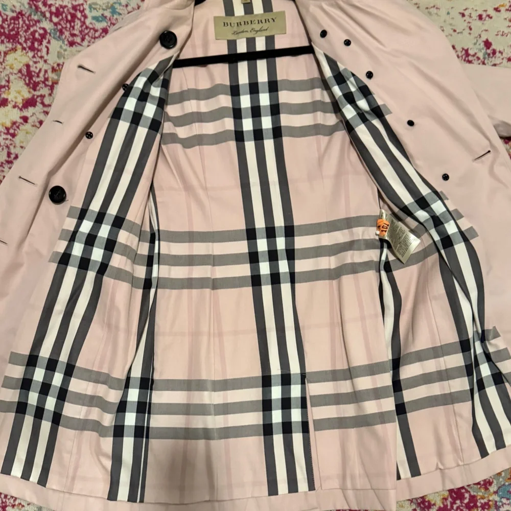 Authentic Burberry Light Pink Trench Coat - Picture 7 of 15